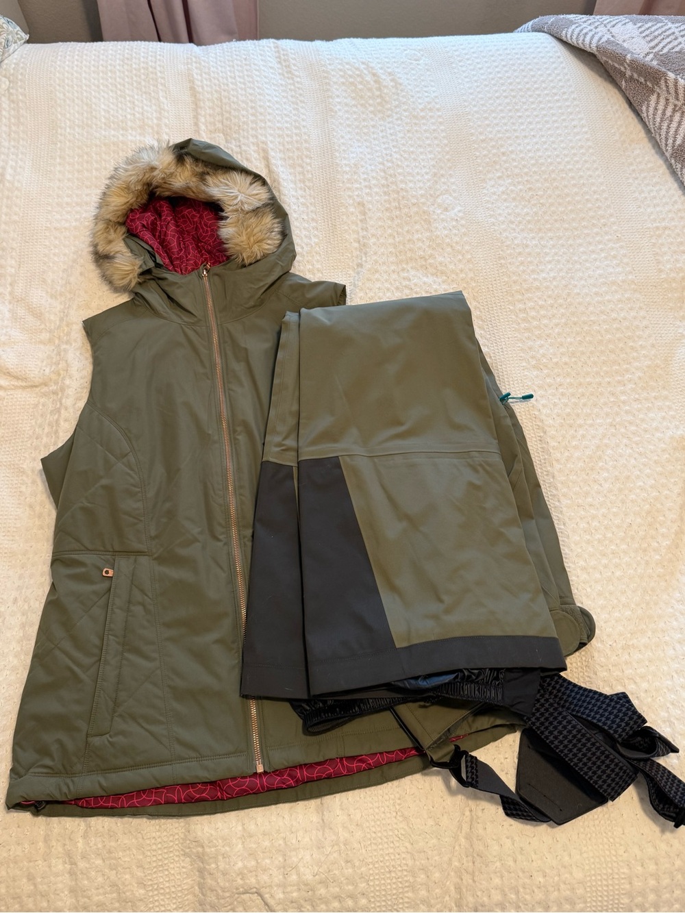 Women’s Mountain Hardware 2piece ski outfit